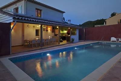 Moderna villa con piscina privata a Roquebrun