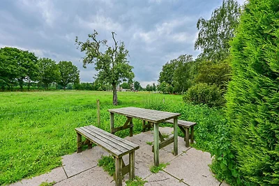 Bauernhof in De Heurne in der Nähe des Waldes