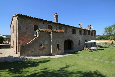 Deluxe-Apartment in Pontecuti mit Außenpool