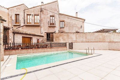 Chalet typique avec piscine en Catalogne, en...