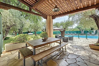 Geräumige Villa mit Garten in der Nähe von...