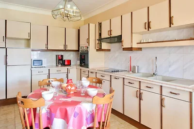 Haus in Plomeur mit Pool und Garten