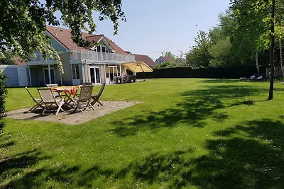 Villa in RZ Kamperland mit Schwimmbecken