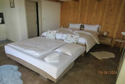 Mountain Vibrant and Timeless Apartment with ...