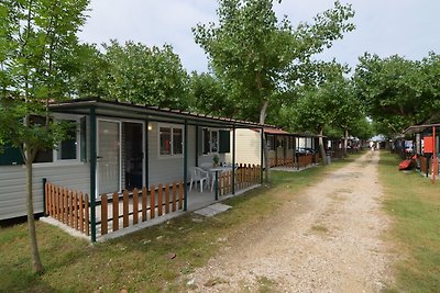 Mooi chalet met terras bij zee