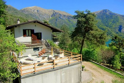 Modernes Ferienhaus mit eigenem Garten in Pur...