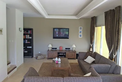 Opulenta villa a Le muy con piscina