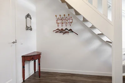 Chic Villa mit einem Kamin in Tjekemeer