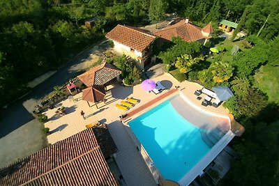 Luxuriöse Villa in Tourdun mit privatem Pool