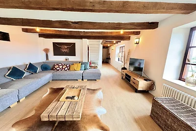 Luxusvilla mit Garten und Seilrutsche