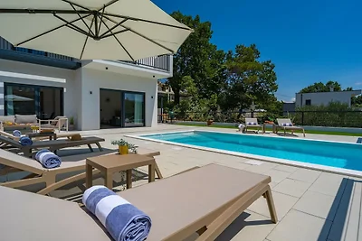 Entspannte Familienvilla in Naklice