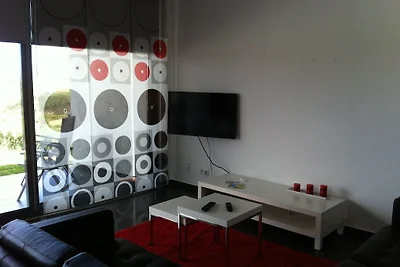 Villa moderna con bella vista, situato su un ...