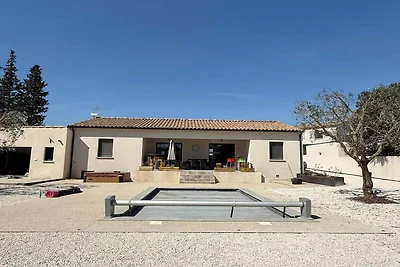 Villa mit Pool und Jacuzzi nahe Châteauneuf-d...