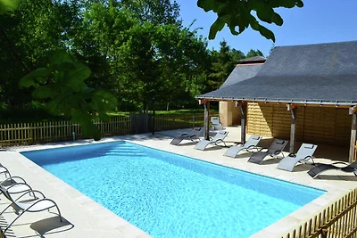 Gezellig vakantiehuis in Brion met zwembad