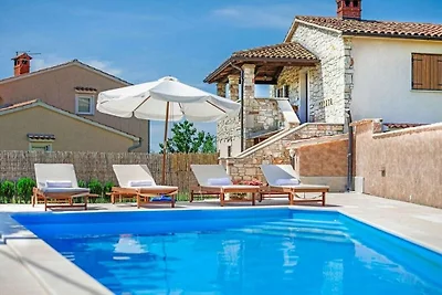 Vakantiehuis in Barbići met zwembad