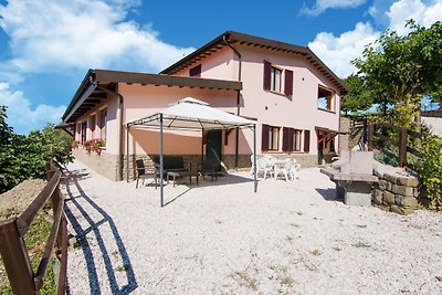 Cozy Farmhouse in Apecchio with Jacuzzi