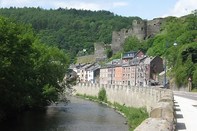 Haus bei La Roche mit Garten für 6 Von...