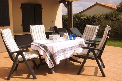 Villa mit Garten in der Nähe des Golfplatzes