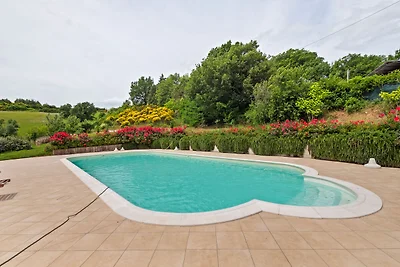 Villa in Belforte ganz Isauro mit Pool