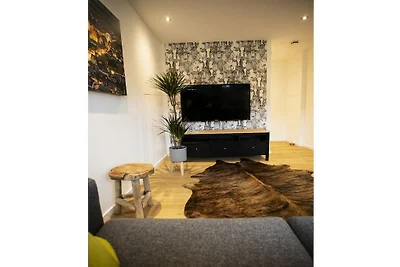 Q-Stall, Apartment 03