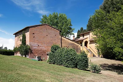 Ruhiges Ferienhaus in Ponsacco mit Pool
