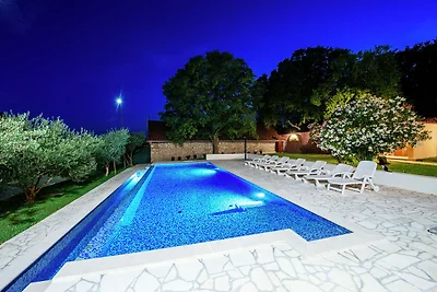 Spaziosa casa vacanze con piscina a Kakma