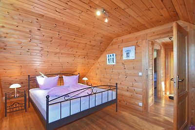 Komfortables Holz-Ferienhaus mit Hot Tub, Sau...
