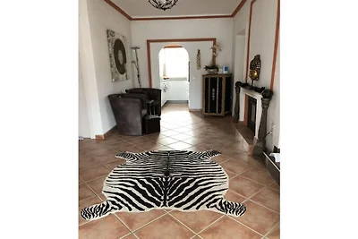 Casa Lina ligt op 900 meter van het strand.