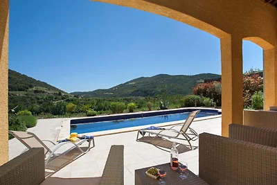 Moderne Villa mit privatem Pool in Roquebrun