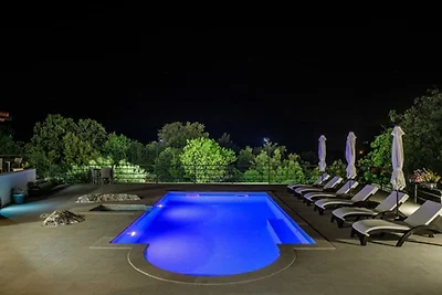 Luxuriöse Villa in Nova Sela mit beheiztem...