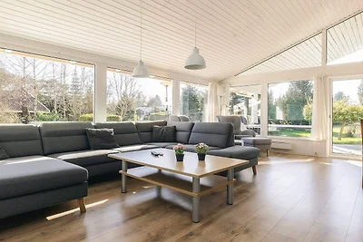 12 Personen Ferienhaus in Væggerløse