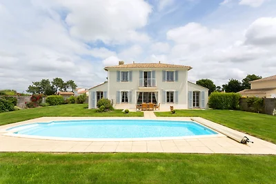 Geräumige Villa mit privatem Pool