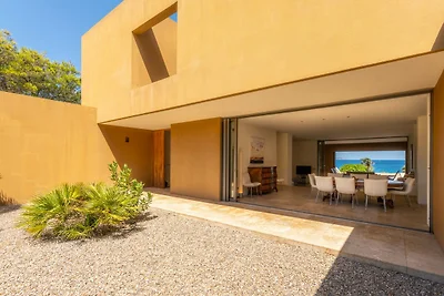 Moderna casa vacanze con piscina