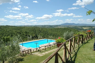 Agriturismo con A/C, terrazza e piscina