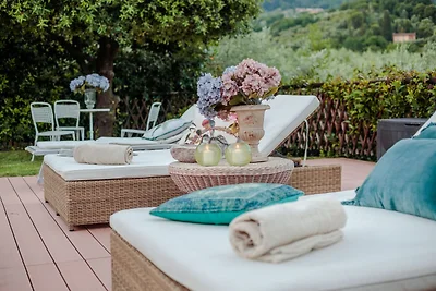 Villa a Capannori con grande patio