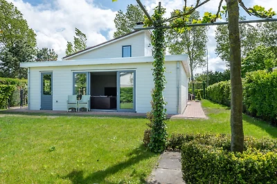 Geräumiges Ferienhaus in Kamperland