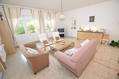Ampia villa con piscina