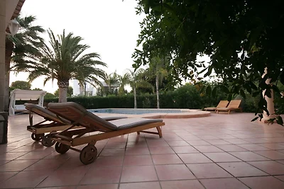 Luxuriöse Villa mit eigenem Pool in Les Rotes