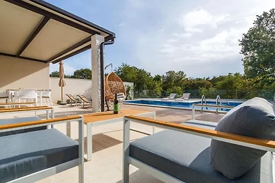 Villa in Svetvincenat mit Schwimmbecken