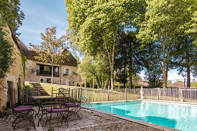 Gemütliche Villa in Sourzac mit Swimmingpool