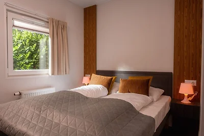 Stylish Cabin with Private Garden for 4