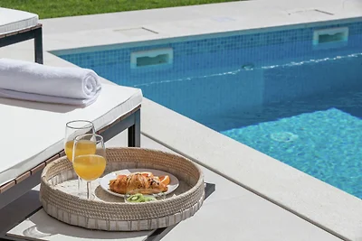 Luxuriöse Villa mit privatem Pool und Garten