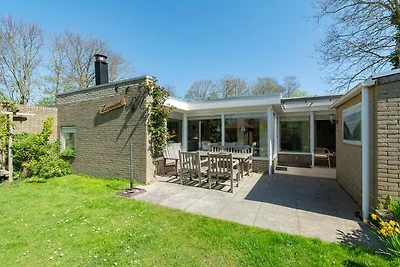 Bungalow in Sint Maartenszee am Strand