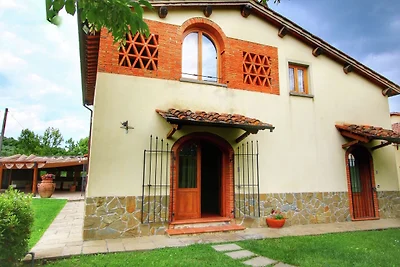 Lussureggiante Agriturismo nel cuore della...