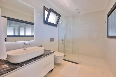 Villa in Kalkan mit Schwimmbecken