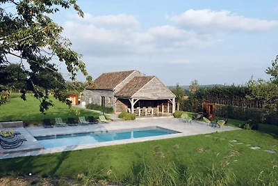 Luxuriöses Ferienhaus mit Pool und Sauna