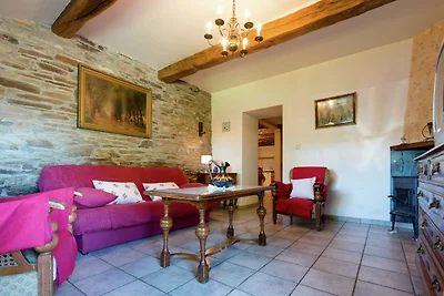 Casa colonica situata ai margini del bosco