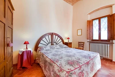 Agriturismo con piscina a Poggibonsi