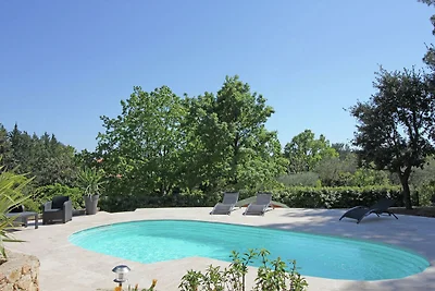 Villa lussureggiante con piscina privata