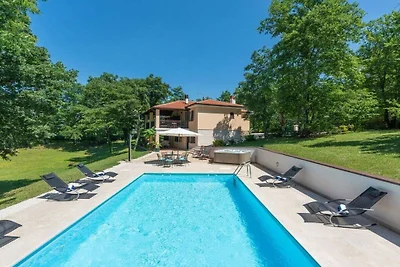 Villa in Juršići mit Schwimmbecken